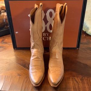 Calling all cowgirls!